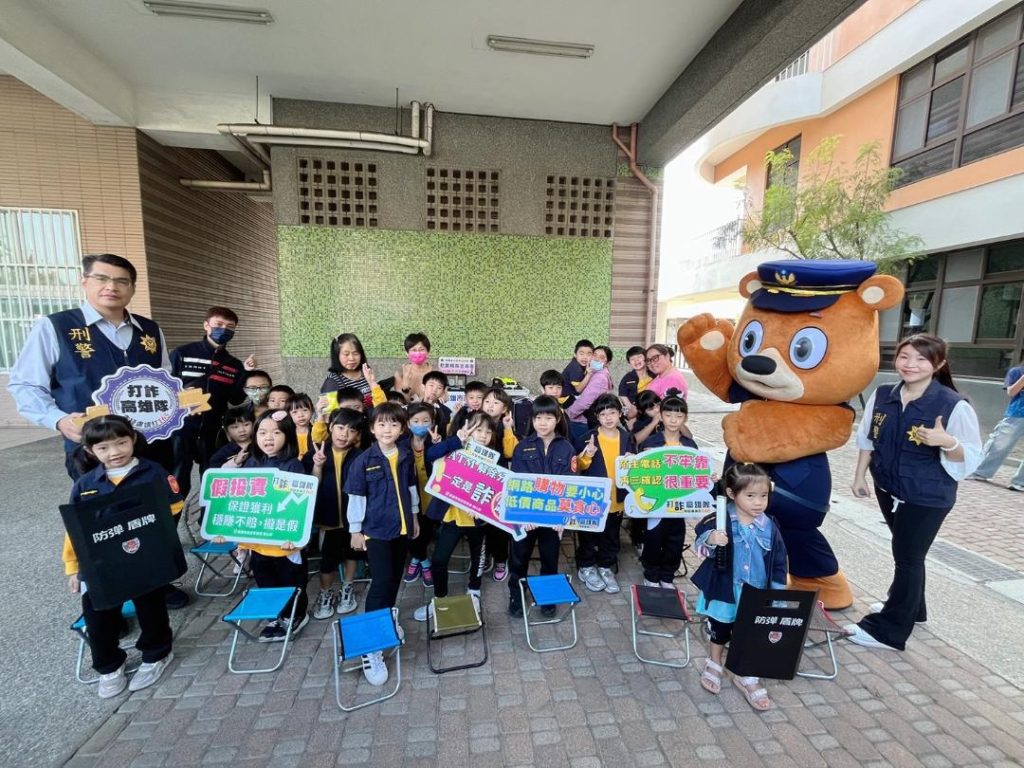 防詐從小扎根！小港分局走進明義國小　小小警察出任務超吸睛1